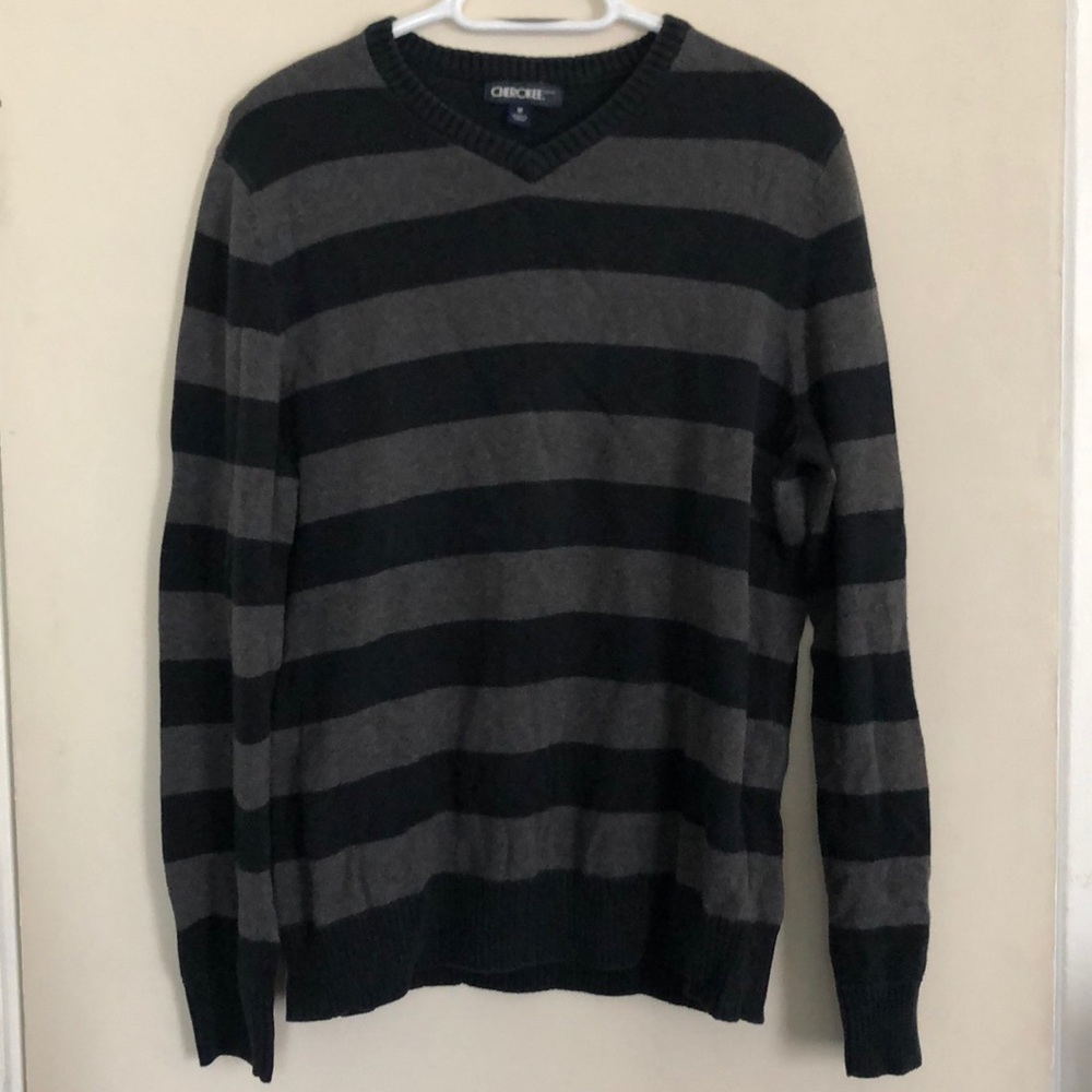 Cherokee v neck sweater